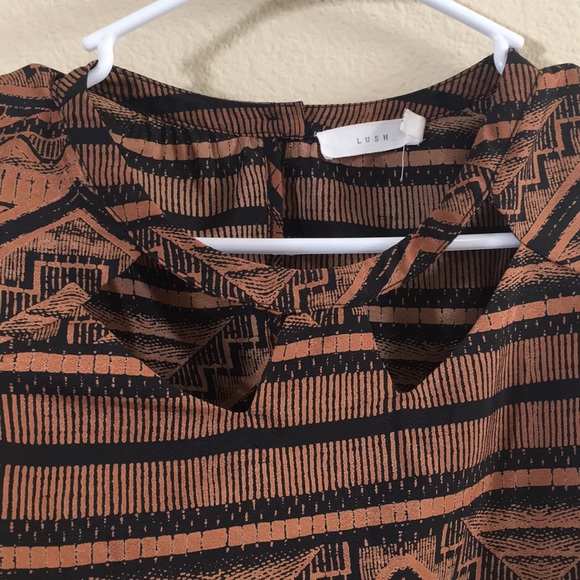 Lush Aztec inspired patterned top - Picture 2 of 2